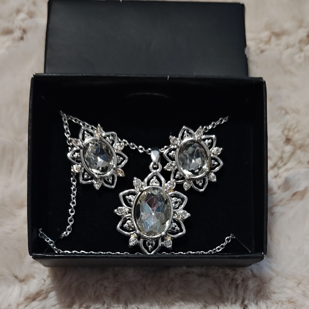 Silver-Tone Clear Crystal Floral Pendant Necklace and Earrings Set